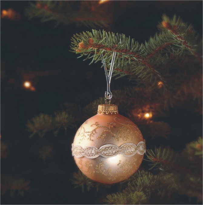 Ornament hangers. Clear Christmas tree bauble hangers.